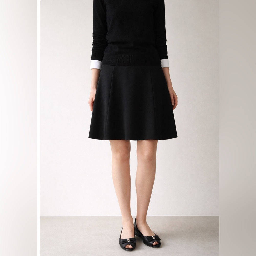 Etienne Aigner Black Heeled Shoes with Elegant Design